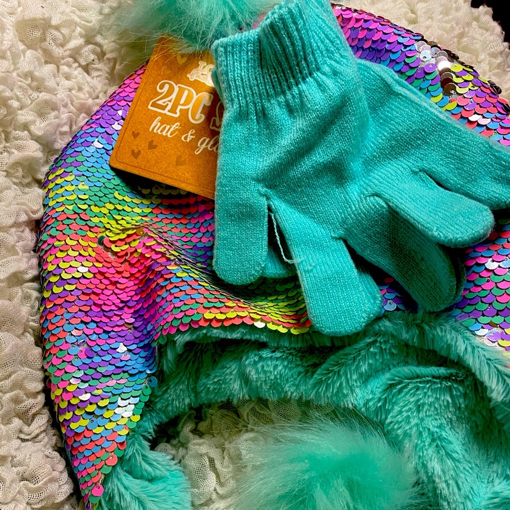 Hat and gloves